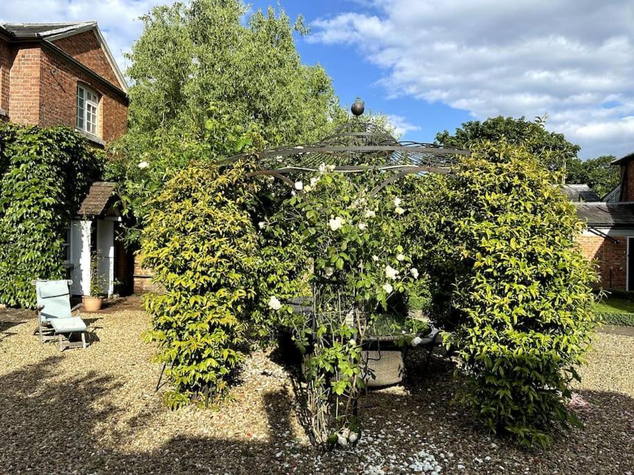 Vila Huntershields Country Manor Flore Exteriér fotografie